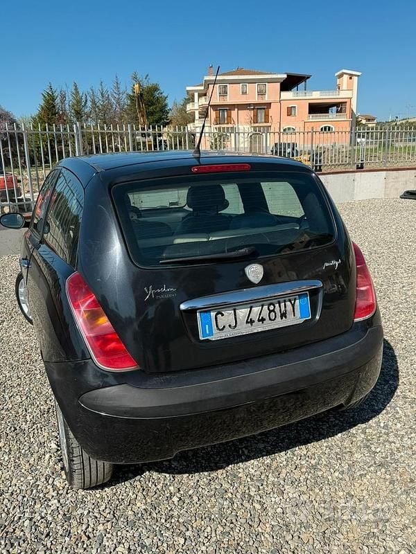 Usata Lancia Ypsilon 70 CV (51 kW) 2003 Nero Utilitaria