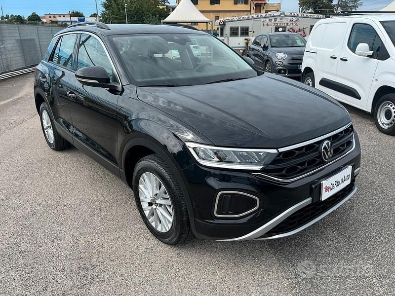 Usata VW T-Roc Life 110 CV (80 kW) 2022 Nero SUV