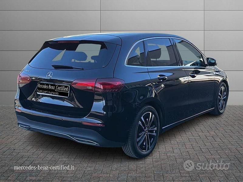 Usata Mercedes B180 Advanced 116 CV (85 kW) 2023 Nero notte Monovolume