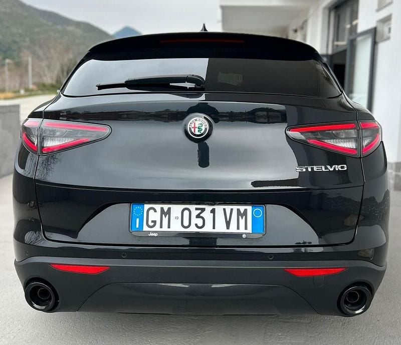 Usata Alfa Romeo Stelvio Sprint 160 CV (117 kW) 2023 Nero SUV