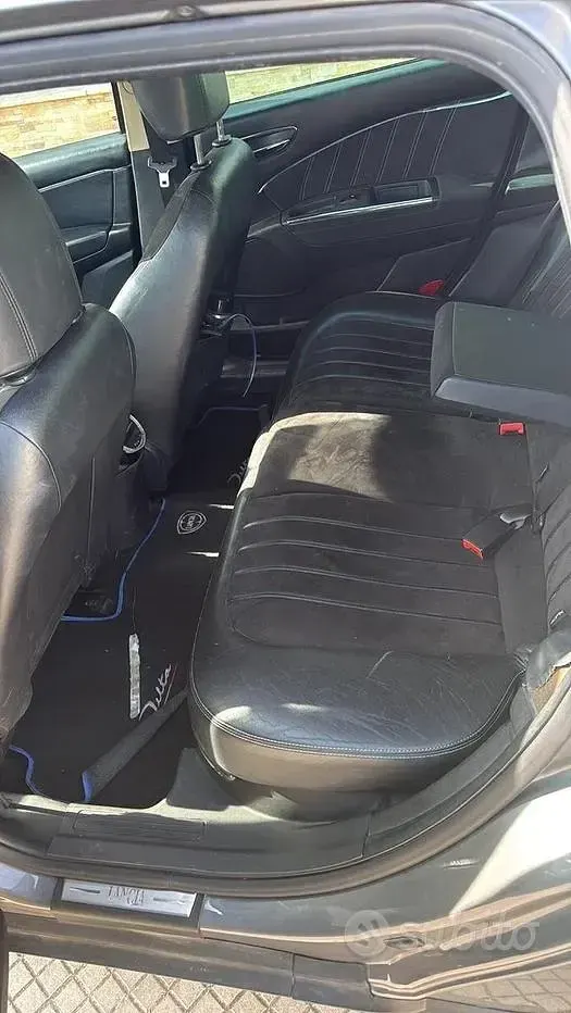 Usata Lancia Delta 120 CV (88 kW) 2011 Marrone Utilitaria