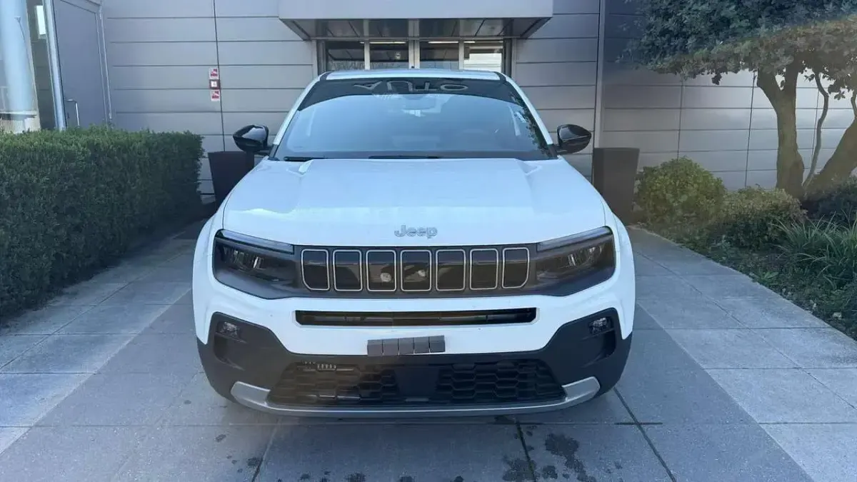 Nuova Jeep Avenger Altitude 101 CV (74 kW) 2025 Bianco SUV