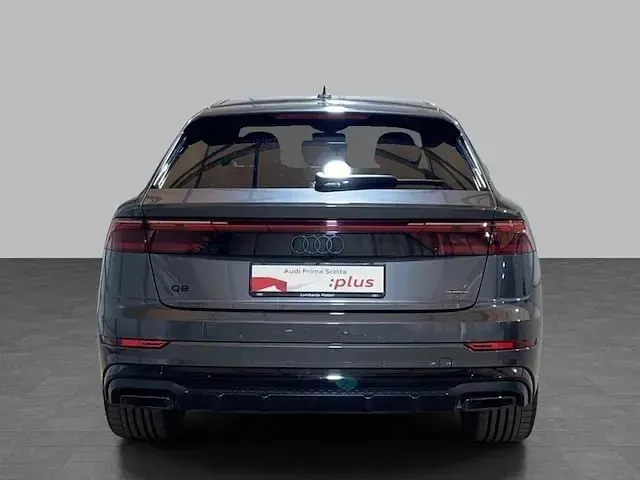 Usata Audi Q8 S-Line 286 CV (210 kW) 2025 Grigio daytona perlato SUV