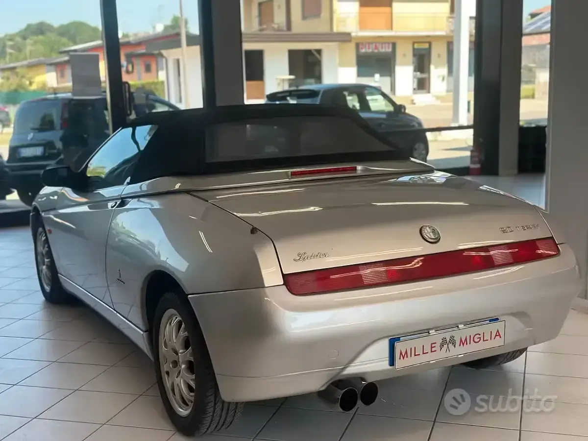 Usata Alfa Romeo Spider 144 CV (105 kW) 2001 Grigio Cabrio