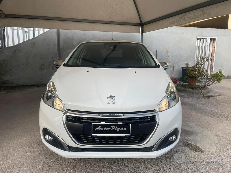 Usata Peugeot 208 Allure 82 CV (60 kW) 2018 Bianco Utilitaria
