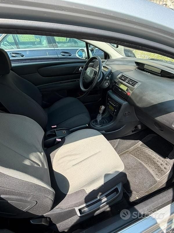 Usado Citroën C4 110 CV (80 kW) 2006 Gris Coupe