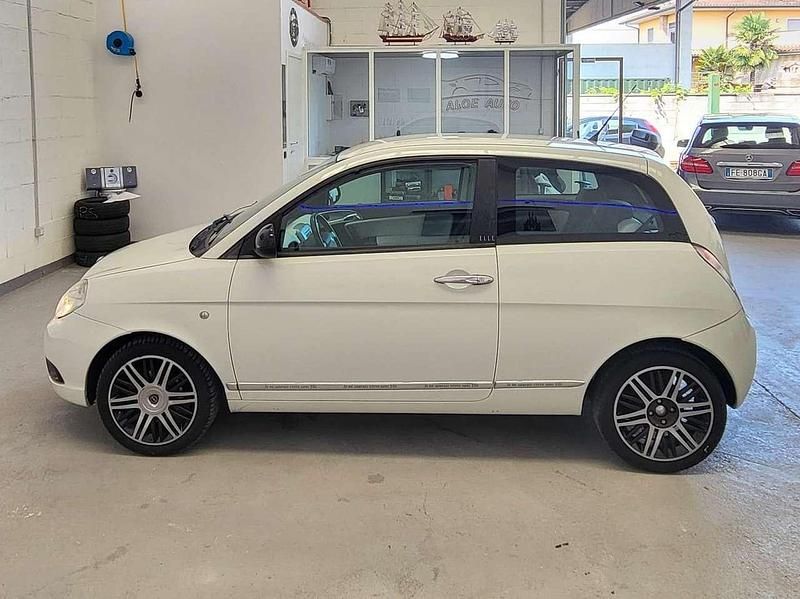Bianco Usata 2011 Lancia Ypsilon Due volumi | 1950 € (Super prezzo) - Immagine 1/4