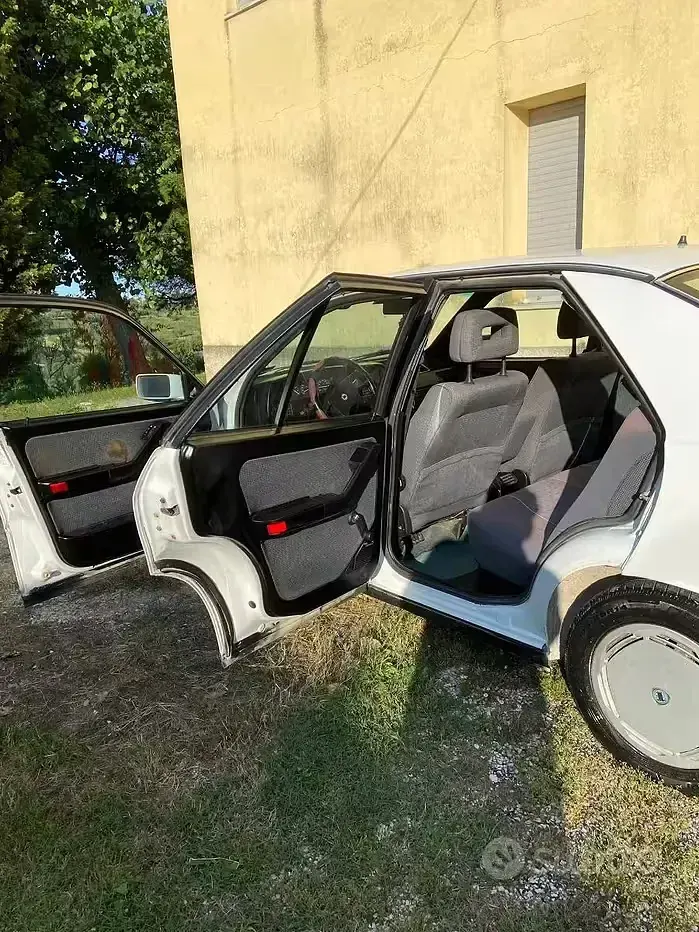 Usata Lancia Dedra 88 CV (64 kW) 1990 Bianco Berlina