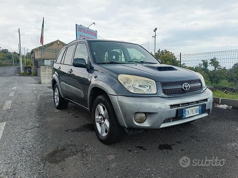 Usata Toyota RAV4 116 CV (85 kW) 2004 Grigio SUV