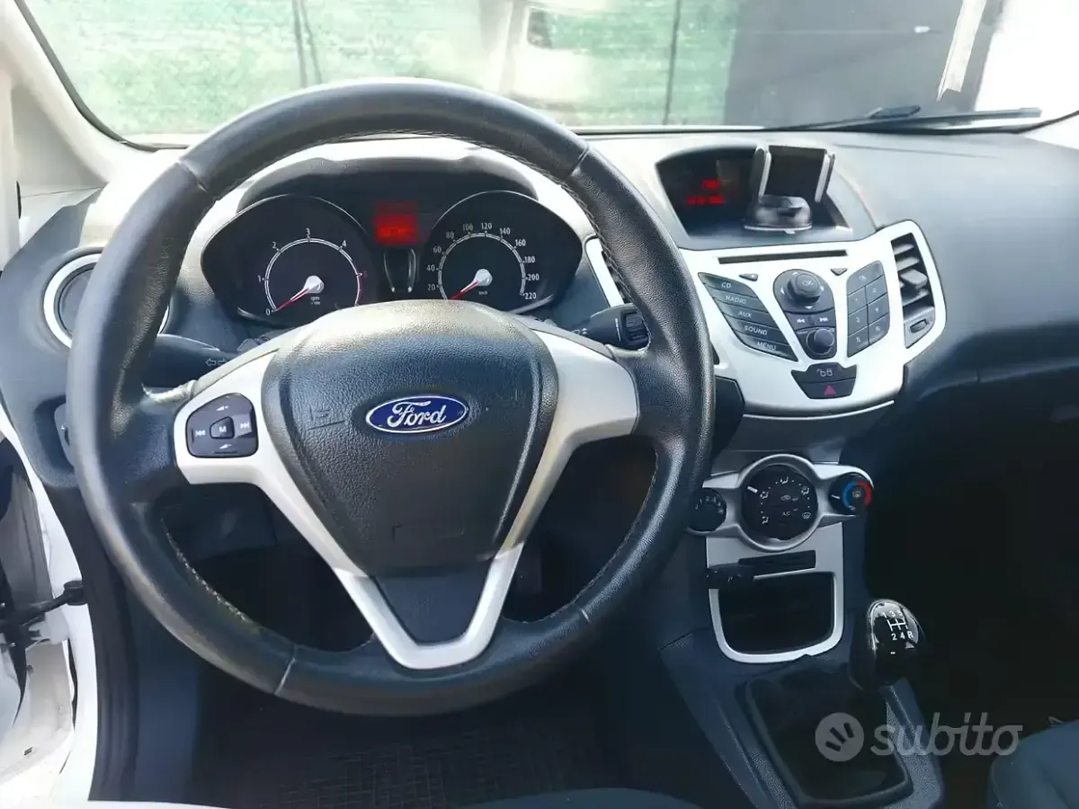 Occasion Ford Fiesta 68 ch (50 kW) 2012 Blanc Berline