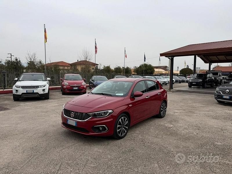 Usata Fiat Tipo Lounge 120 CV (88 kW) 2016 Rosso Berlina