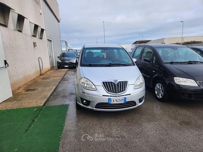 Usata Lancia Musa 69 CV (50 kW) 2010 Argento Monovolume