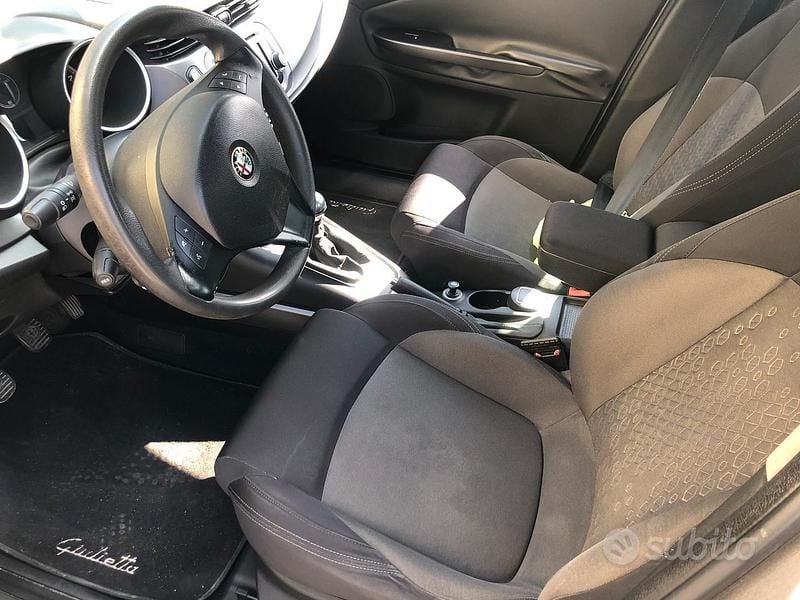 Usata Alfa Romeo Giulietta 120 CV (88 kW) 2014 Grigio Utilitaria