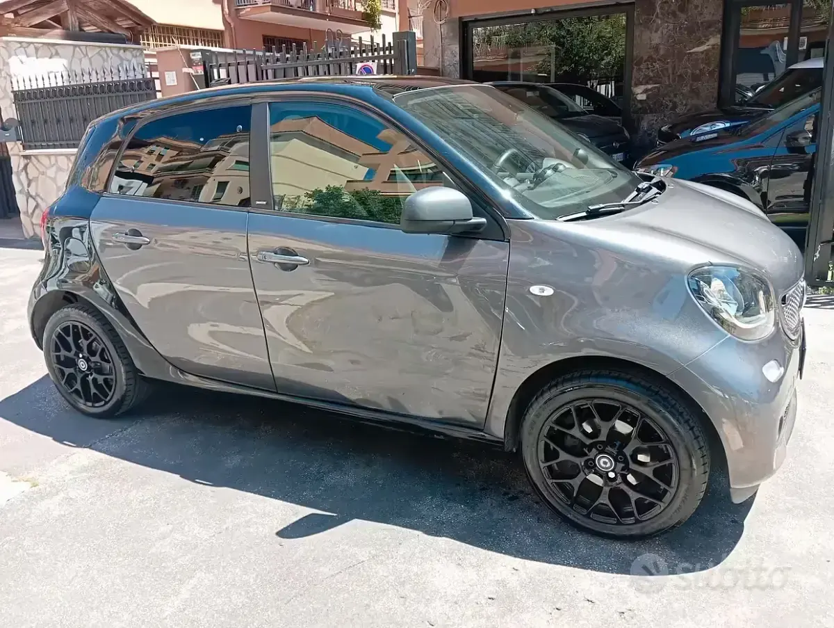 Usata Smart ForFour Passion 71 CV (52 kW) 2017 Grigio Utilitaria