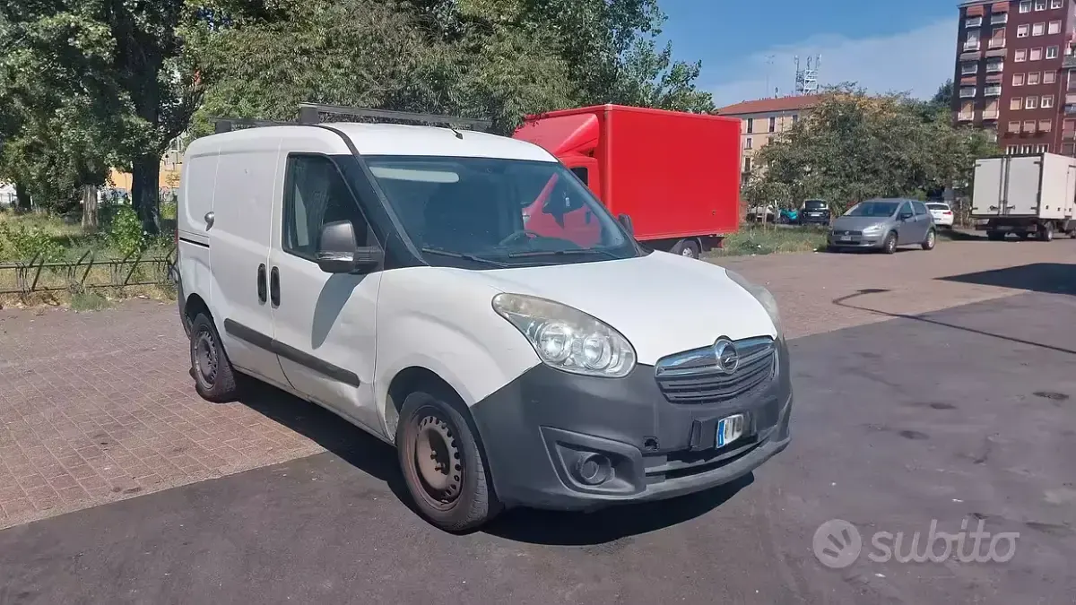 Usata Opel Combo 120 CV (88 kW) 2012 Bianco Monovolume