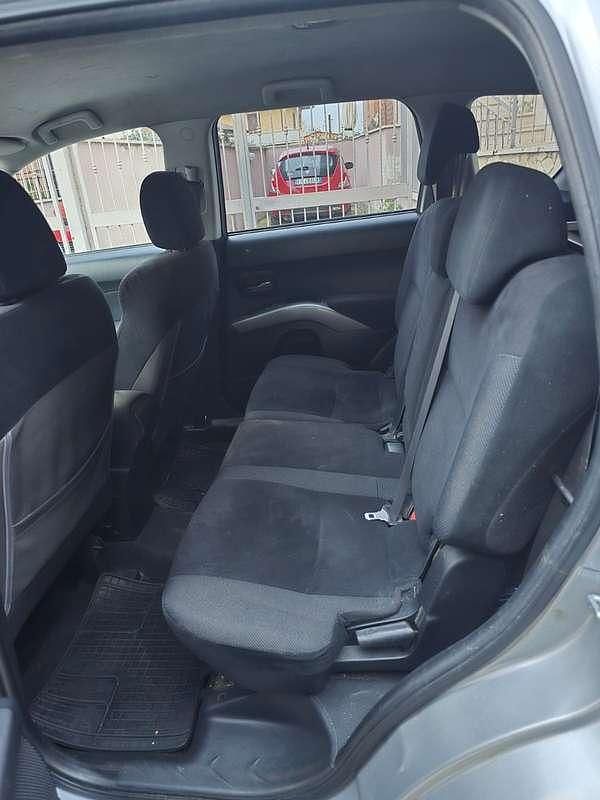 Usata Mitsubishi Outlander Instyle 140 CV (102 kW) 2007 Grigio SUV