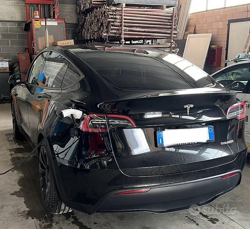 Usata Tesla Model Y Performance 392 kW (534 CV) 2025 Nero SUV