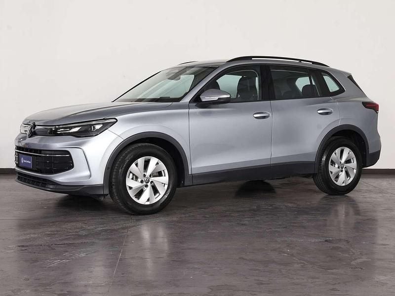 Usata VW Tiguan Life 150 CV (110 kW) 2024 Dolomite silver SUV