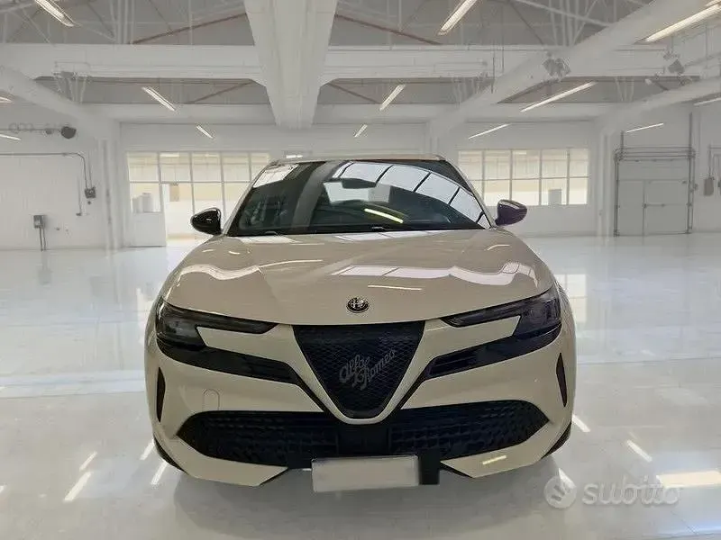 Usata Alfa Romeo Junior 61 kW (84 CV) 2025 Bianco SUV