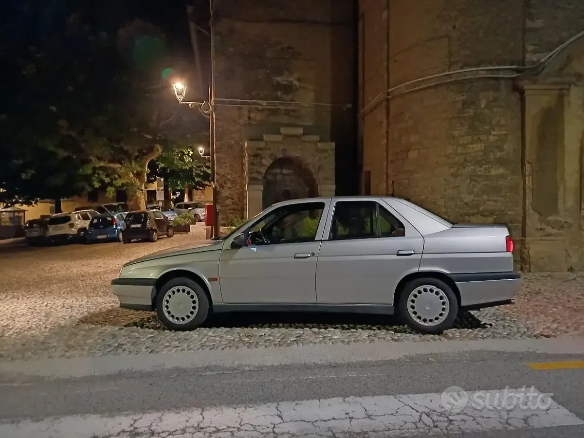 Usata Alfa Romeo 155 126 CV (92 kW) 1992 Grigio Berlina