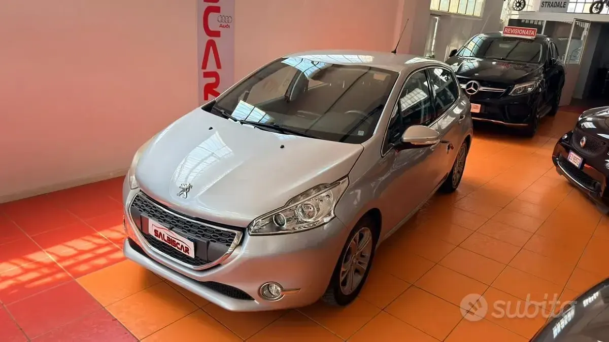 Usata Peugeot 208 Active 82 CV (60 kW) 2013 Grigio Utilitaria