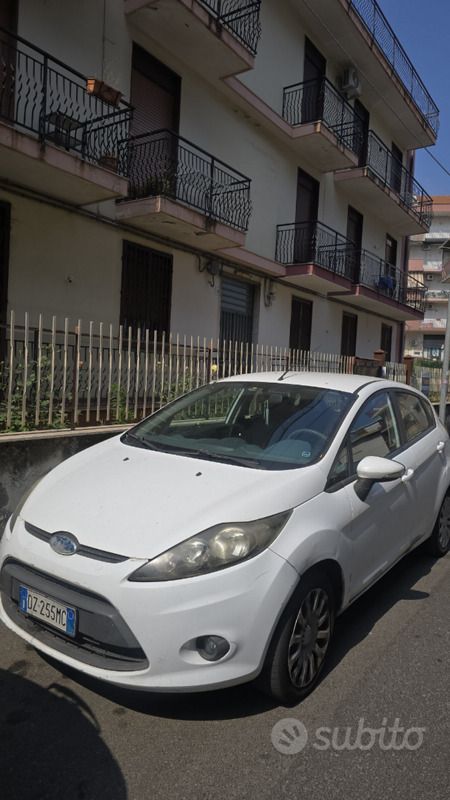 Usata Ford Fiesta 96 CV (70 kW) 2009 Bianco Utilitaria