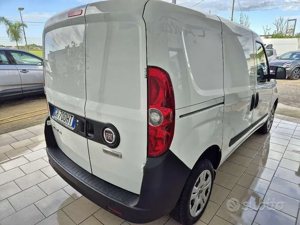 Usata Fiat Doblò Business 105 CV (77 kW) 2021 Bianco Monovolume