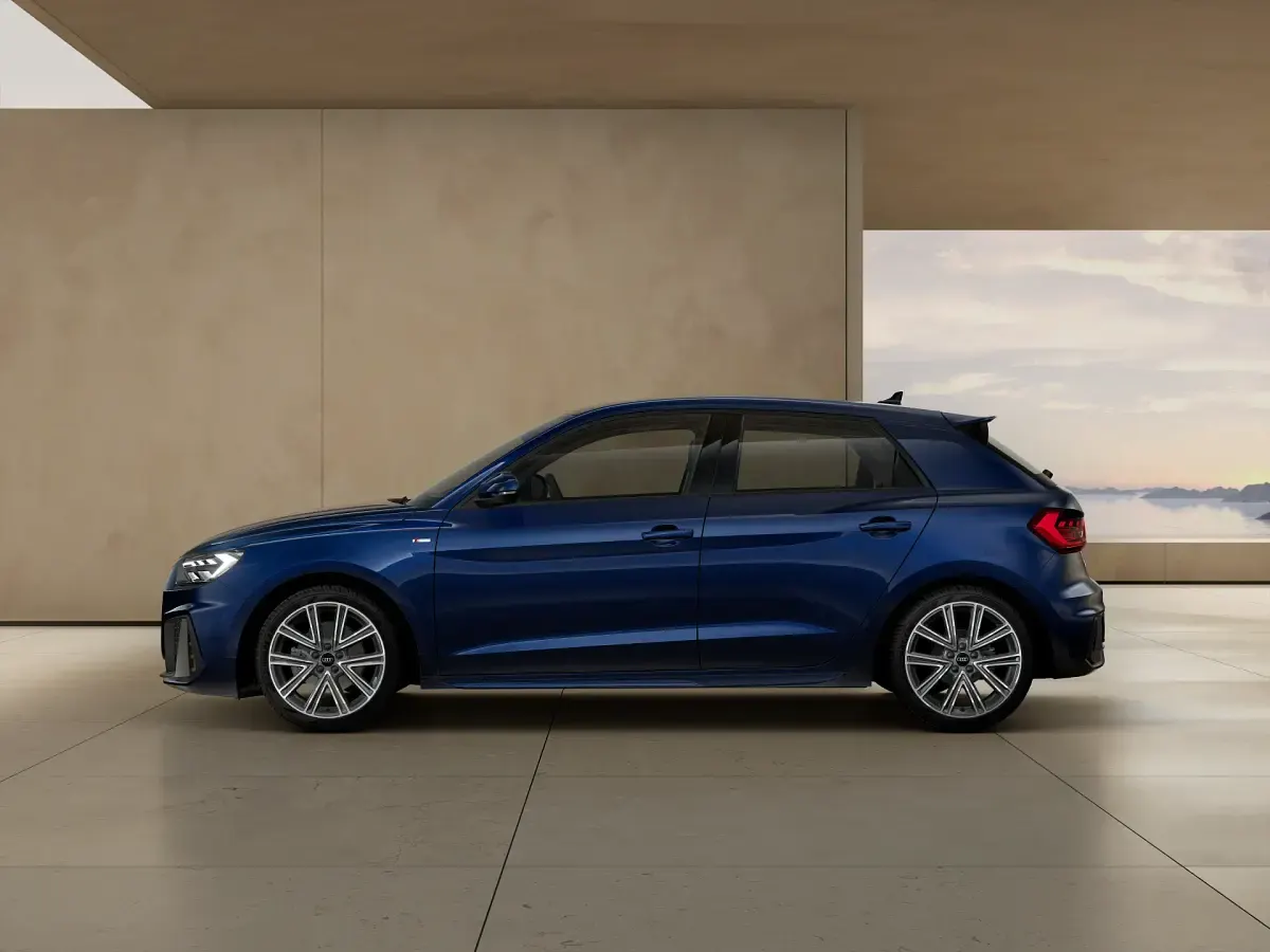 Nuova Audi A1 Sportback S-Line 116 CV (85 kW) 2026 Blu navarra metallizzato Utilitaria