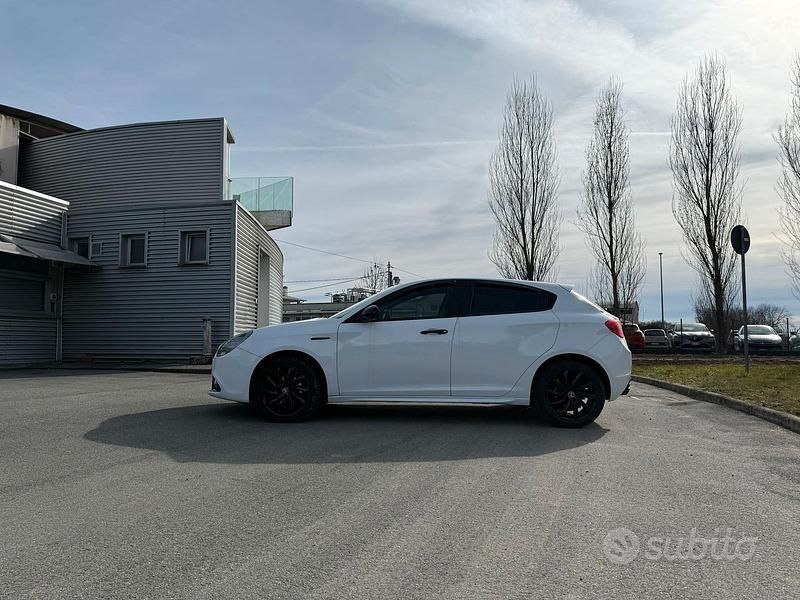 Usata Alfa Romeo Giulietta 105 CV (77 kW) 2011 Bianco Utilitaria
