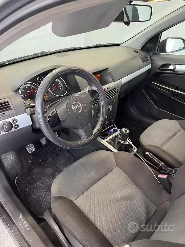 Usata Opel Astra 101 CV (74 kW) 2005 Station wagon