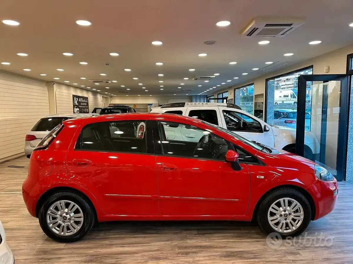 Usata Fiat Punto Lounge 85 CV (62 kW) 2013 Rosso Utilitaria
