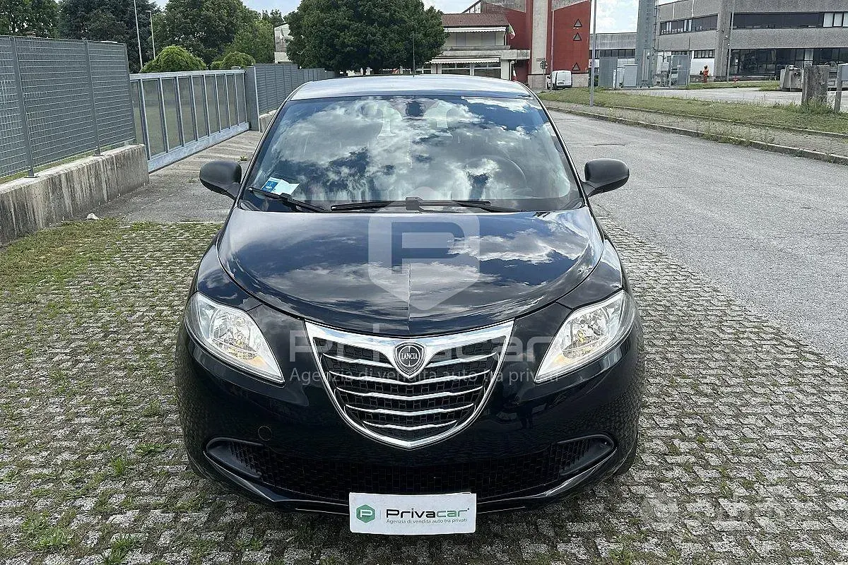 Usata Lancia Ypsilon Silver 69 CV (50 kW) 2014 Nero Utilitaria