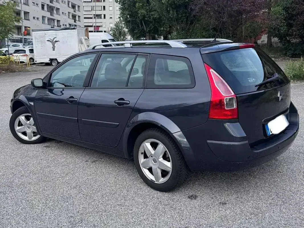 Usata Renault Mégane GrandTour Dynamique 106 CV (77 kW) 2008 Grigio Station wagon