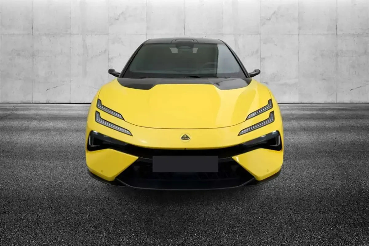 Usata Lotus Emeya 450 kW (612 CV) 2024 Giallo Utilitaria