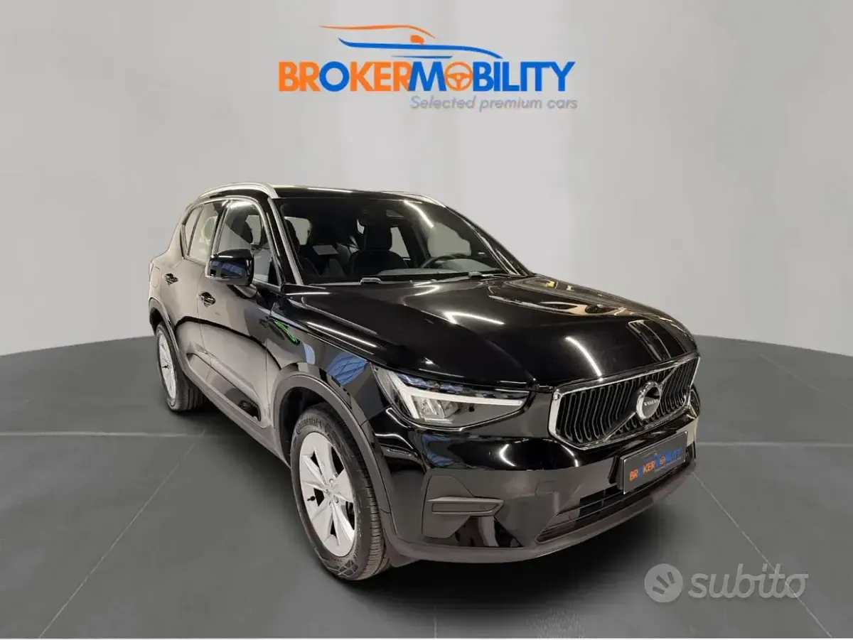 Usata Volvo XC40 Core 129 CV (94 kW) 2023 Onyx black SUV