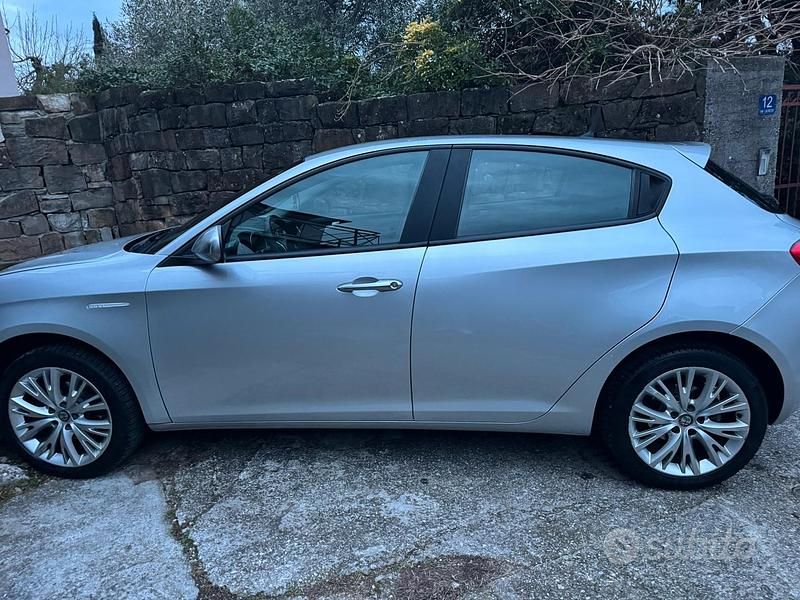 Usata Alfa Romeo Giulietta Super 120 CV (88 kW) 2019 Grigio Utilitaria