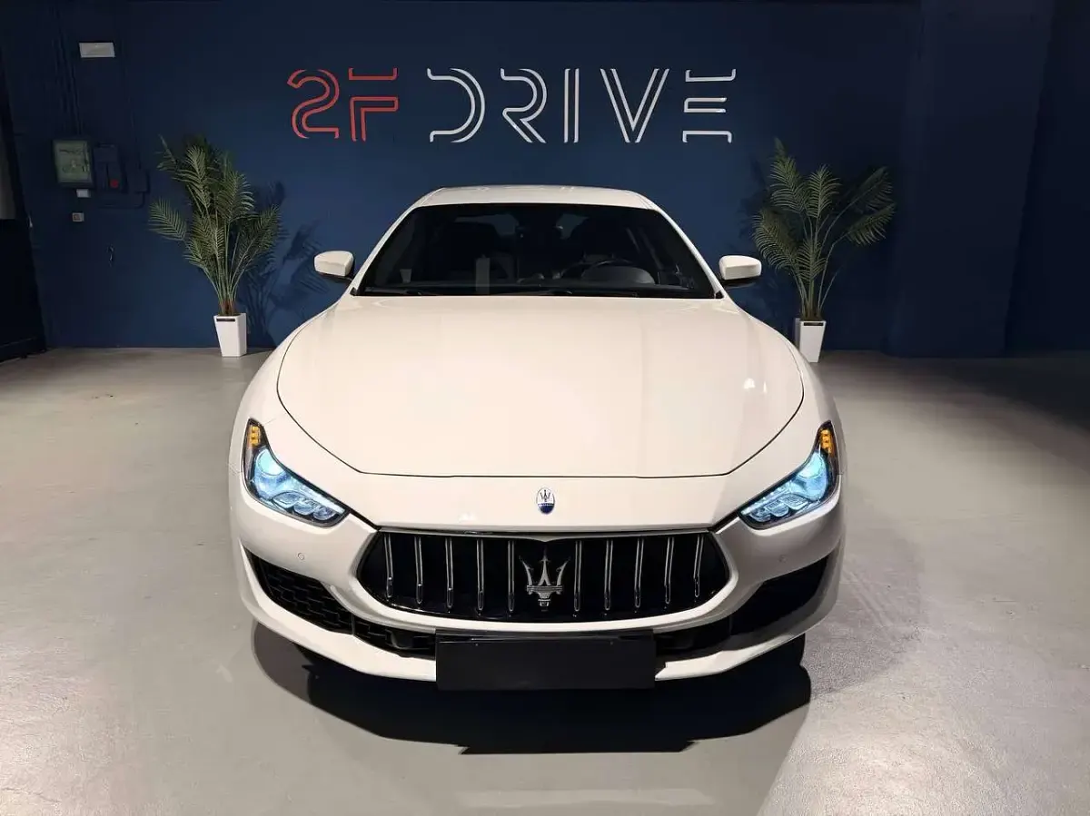 Usata Maserati Ghibli GT 330 CV (242 kW) 2023 Bianco Berlina