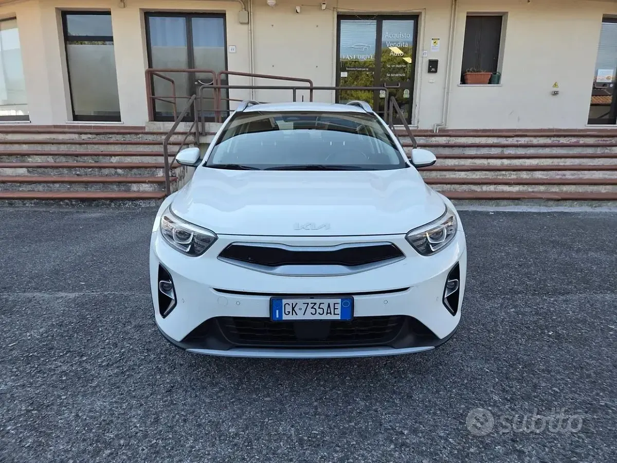 Usata Kia Stonic Style 82 CV (60 kW) 2022 Bianco SUV