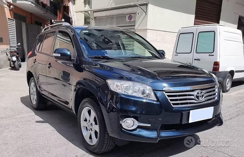 Usata Toyota RAV4 Lounge 150 CV (110 kW) 2011 Blu SUV