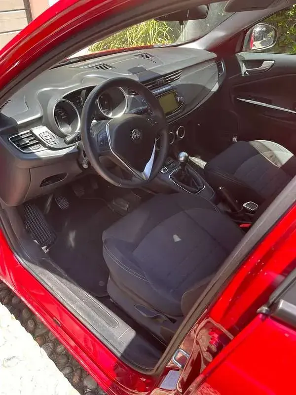 Usata Alfa Romeo Giulietta 120 CV (88 kW) 2018 Rosso Utilitaria