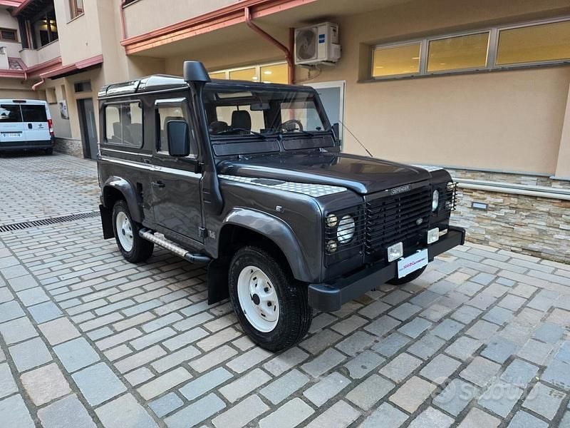 Grigio Usata 1998 Land Rover Defender SUV | 16.900 € (Ottimo prezzo) - Immagine 1/4