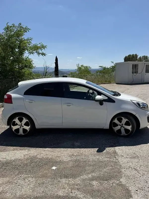 Usata Kia Rio 75 CV (55 kW) 2014 Berlina