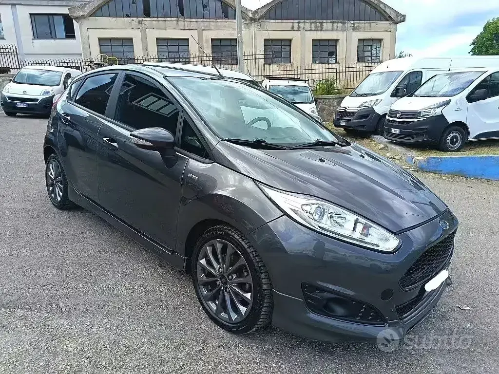Usata Ford Fiesta ST-Line 75 CV (55 kW) 2017 Grigio Utilitaria