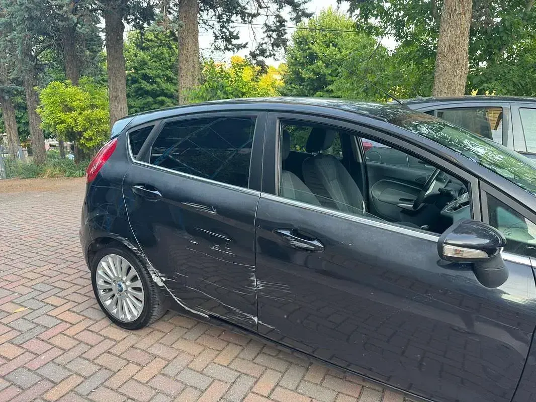 Usata Ford Fiesta Titanium 82 CV (60 kW) 2009 Nero Berlina
