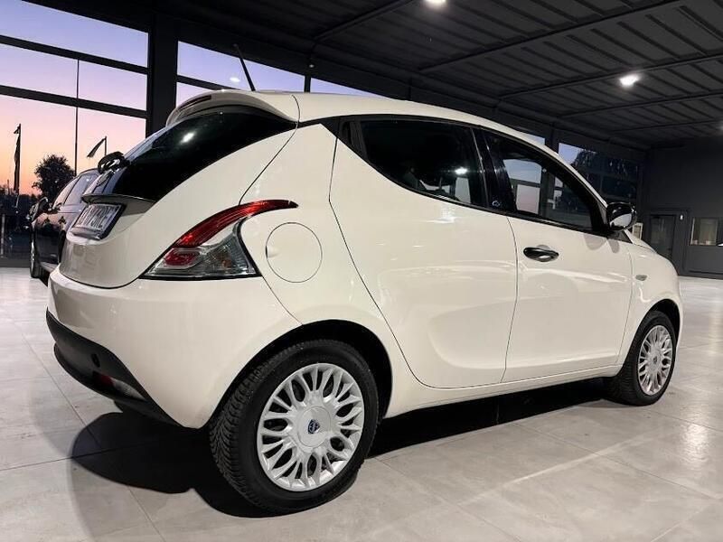 Usata Lancia Ypsilon 69 CV (50 kW) 2020 Bianco Utilitaria