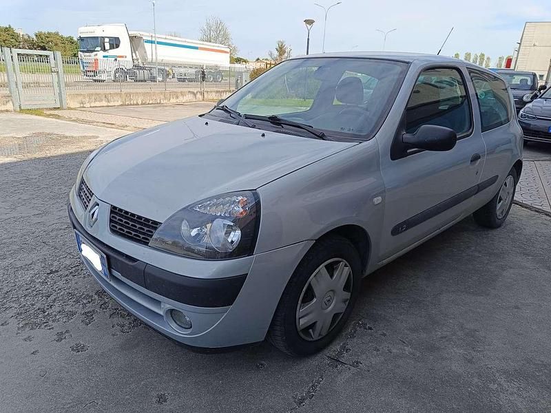 Usata Renault Clio II 58 CV (42 kW) 2003 Argento Utilitaria