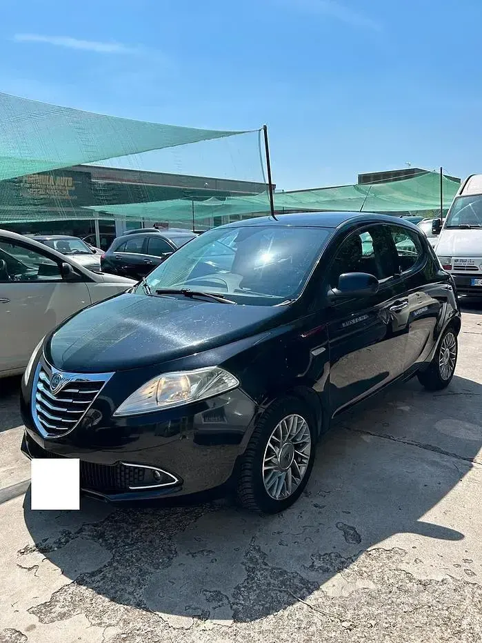 Usata Lancia Ypsilon Silver 69 CV (50 kW) 2012 Nero Utilitaria