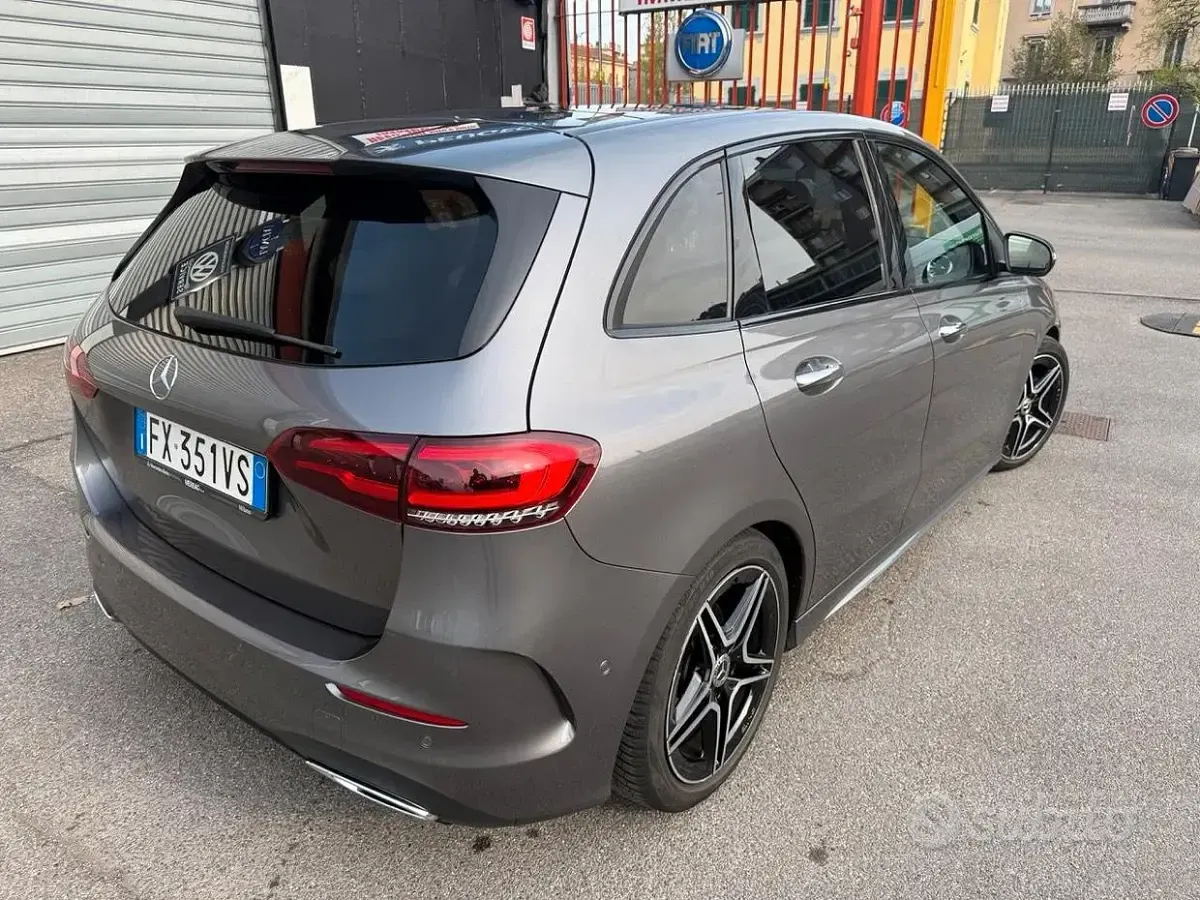 Usata Mercedes B180 Premium 116 CV (85 kW) 2019 Grigio Utilitaria