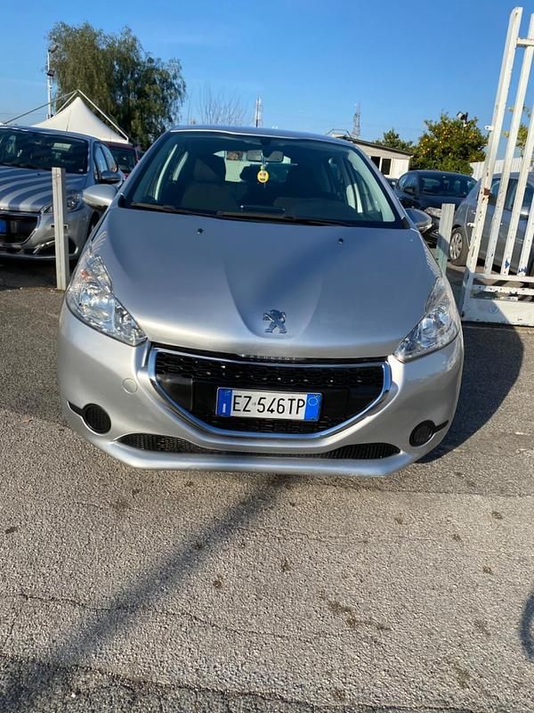 Usata Peugeot 208 Access 67 CV (49 kW) 2015 Grigio Utilitaria