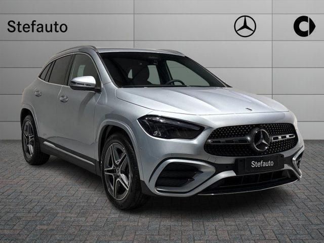 Argento Nuova 2025 Mercedes GLA180 Advanced Plus SUV | 43.400 € (Buon prezzo) - Immagine 1/4